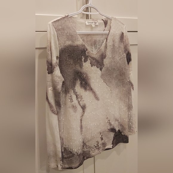 Fresh FX abstract layered top - Picture 2 of 6